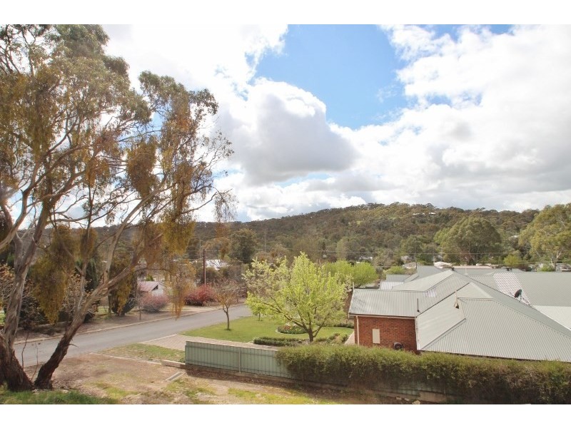 4 Stanley Place, Clare SA 5453