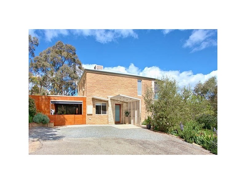 9 Warenda Road, Clare SA 5453