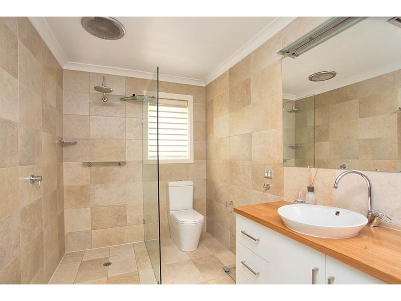 9 Warenda Road, Clare SA 5453
