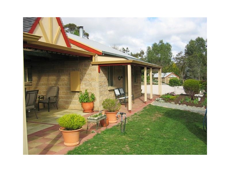 9 Warenda Road, Clare SA 5453