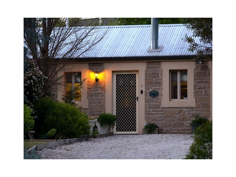 9 Warenda Road, Clare SA 5453