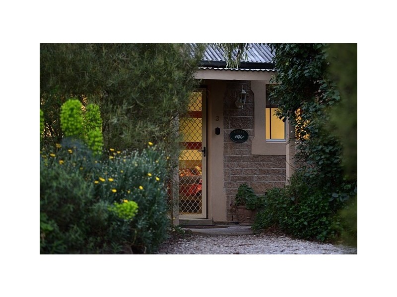 9 Warenda Road, Clare SA 5453