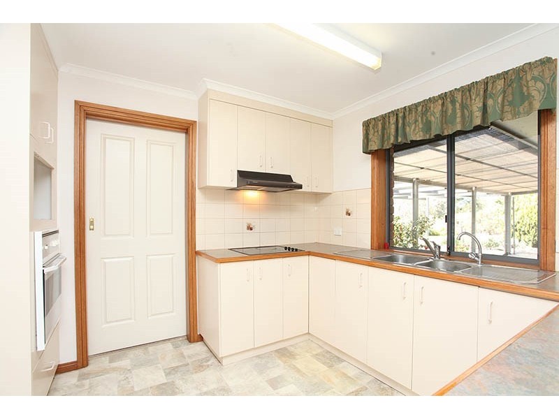 24 Henry Street, Clare SA 5453