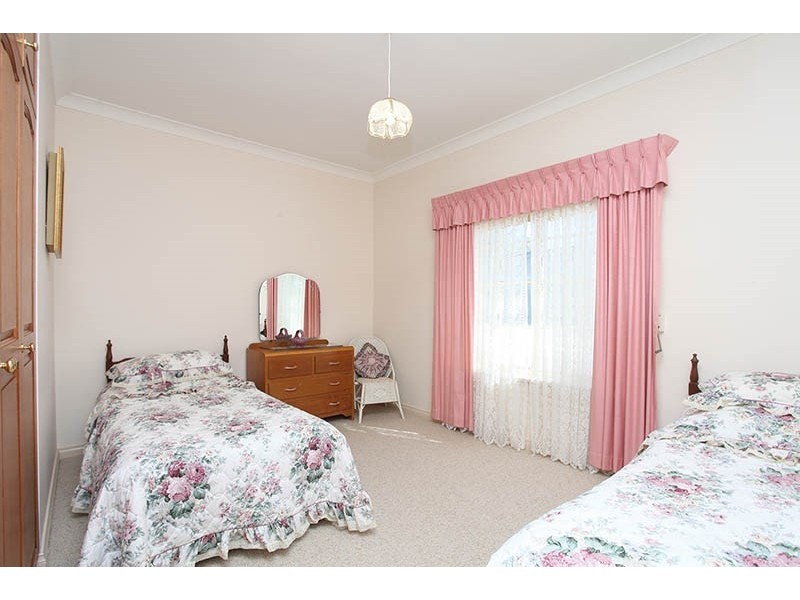 6 Waller Drive, Clare SA 5453