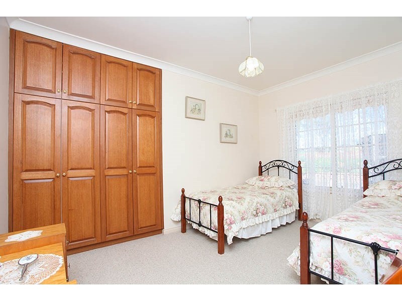 6 Waller Drive, Clare SA 5453