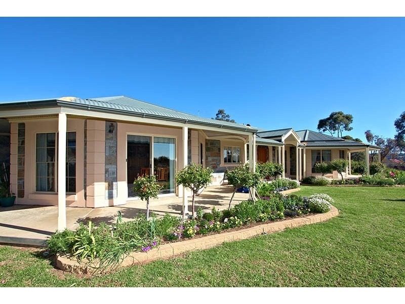 6 Waller Drive, Clare SA 5453