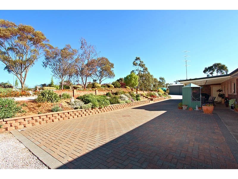 6 Waller Drive, Clare SA 5453