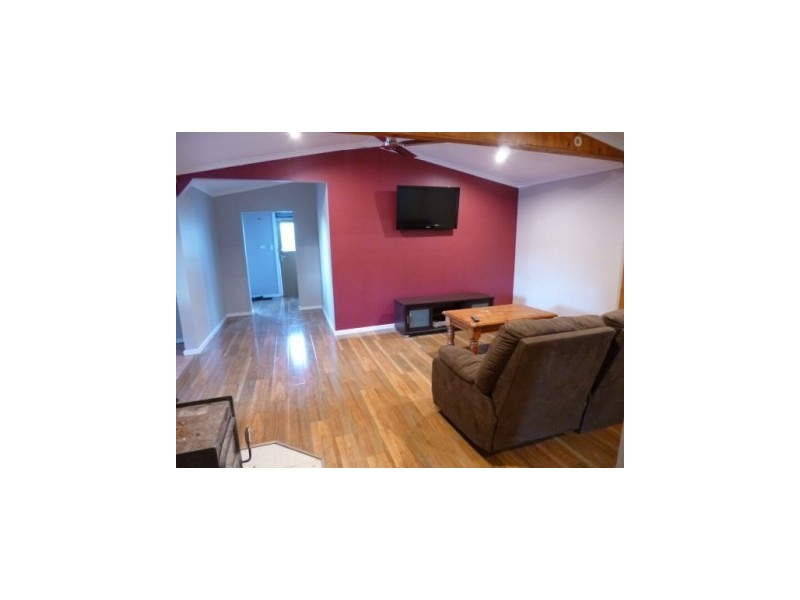 2 Earle Street, Pine Point SA 5571