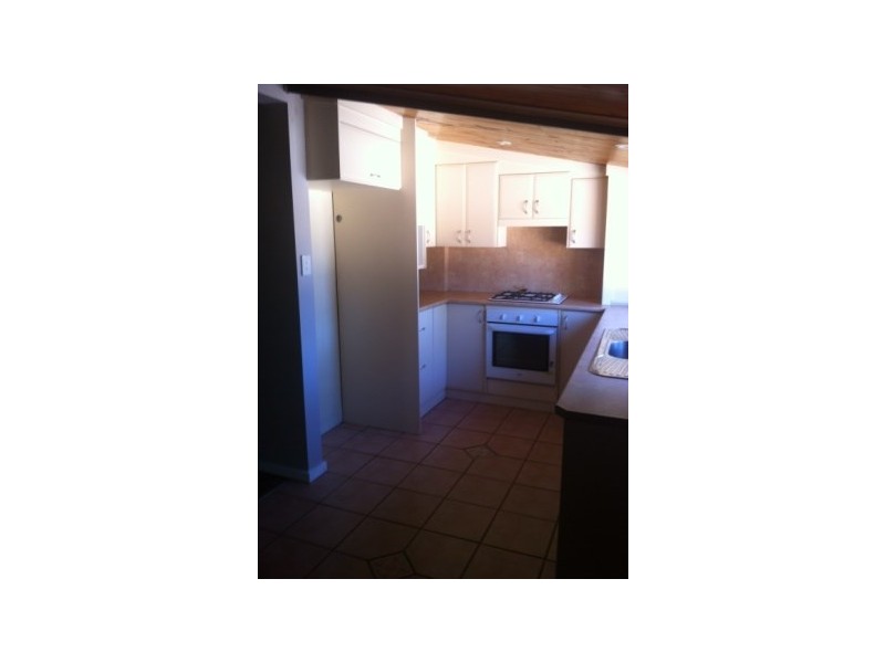 2 Earle Street, Pine Point SA 5571