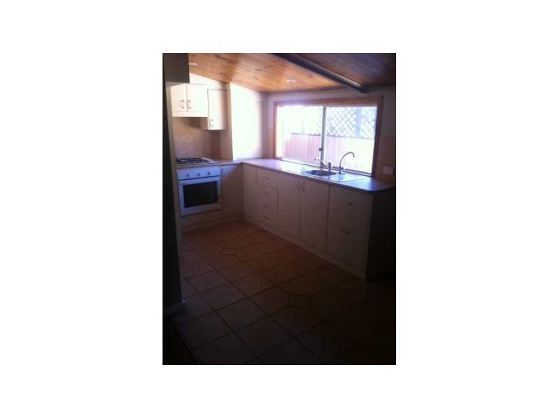 2 Earle Street, Pine Point SA 5571