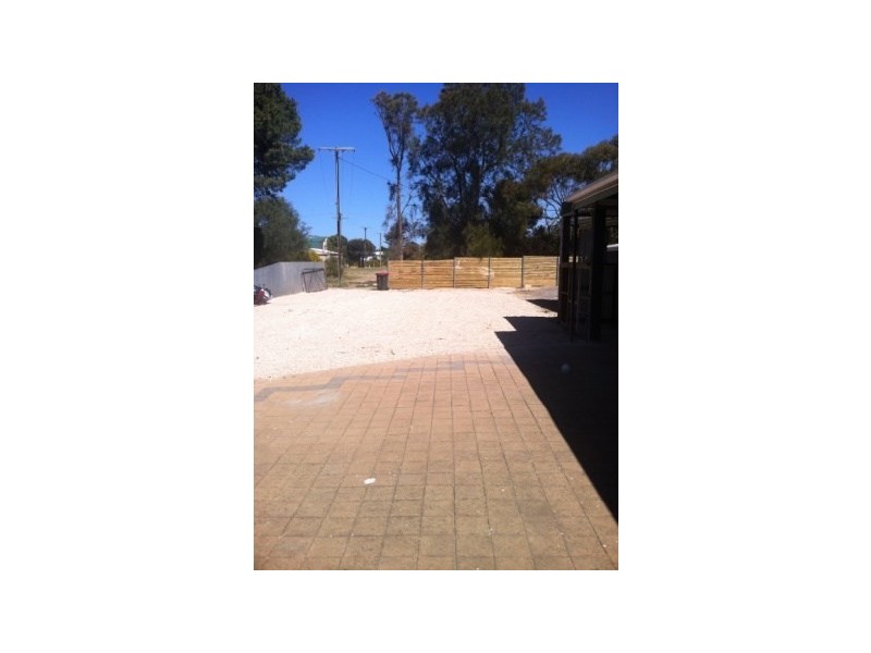 2 Earle Street, Pine Point SA 5571