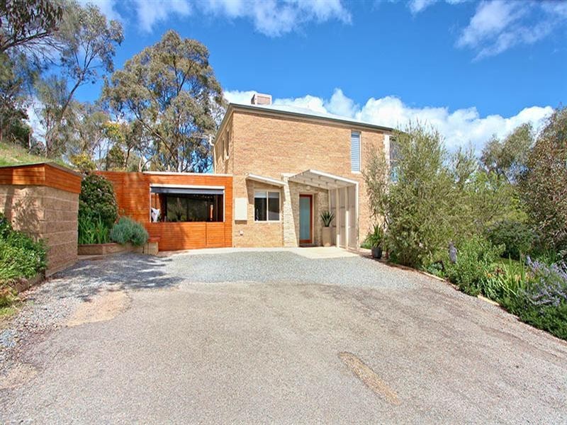 9 Warenda Road, Clare SA 5453
