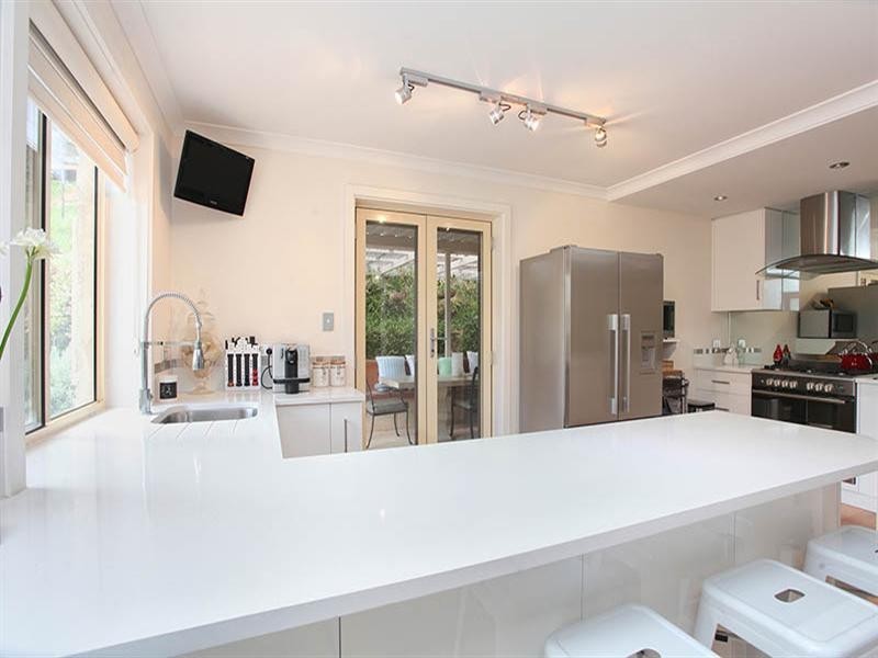9 Warenda Road, Clare SA 5453