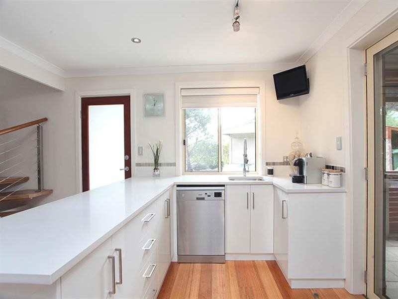 9 Warenda Road, Clare SA 5453