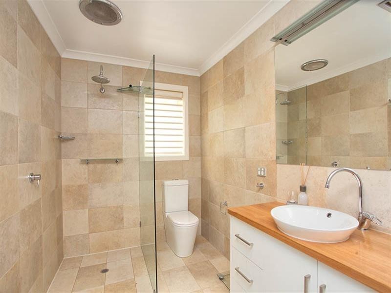 9 Warenda Road, Clare SA 5453