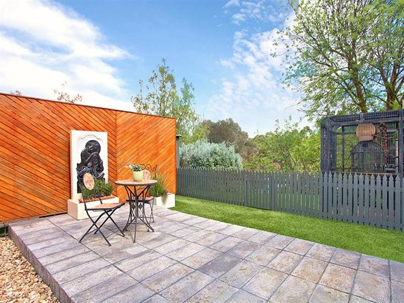 9 Warenda Road, Clare SA 5453