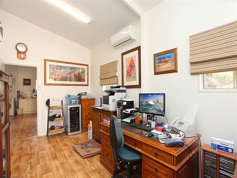 9 Warenda Road, Clare SA 5453