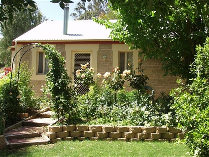9 Warenda Road, Clare SA 5453