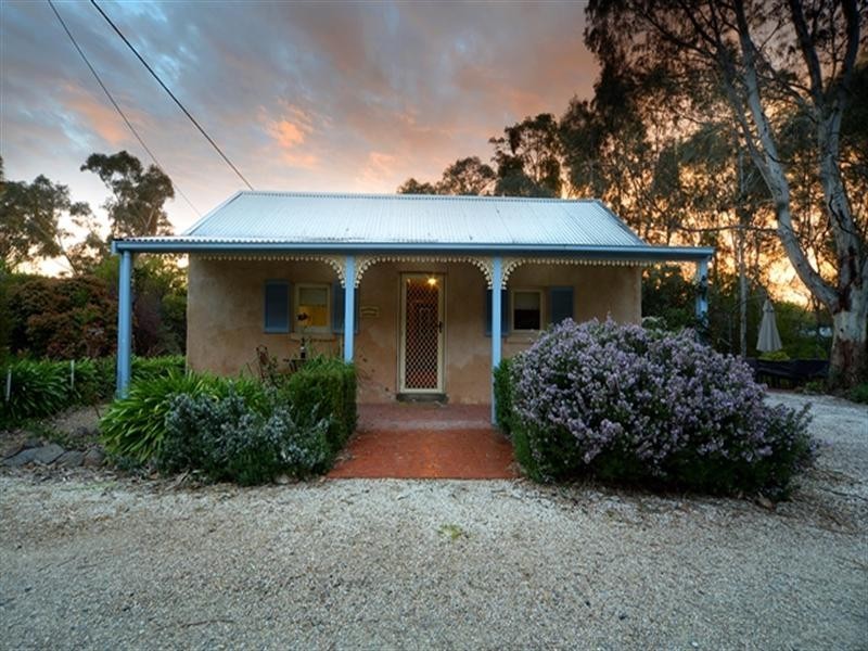 9 Warenda Road, Clare SA 5453
