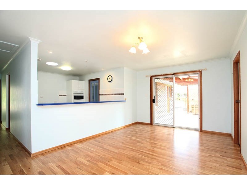 8 East View Street, Clare SA 5453