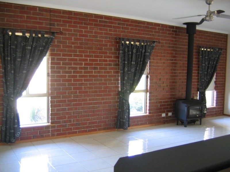 2a Stanley Place, Clare SA 5453