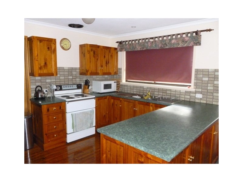 9 Beare Street, Clare SA 5453