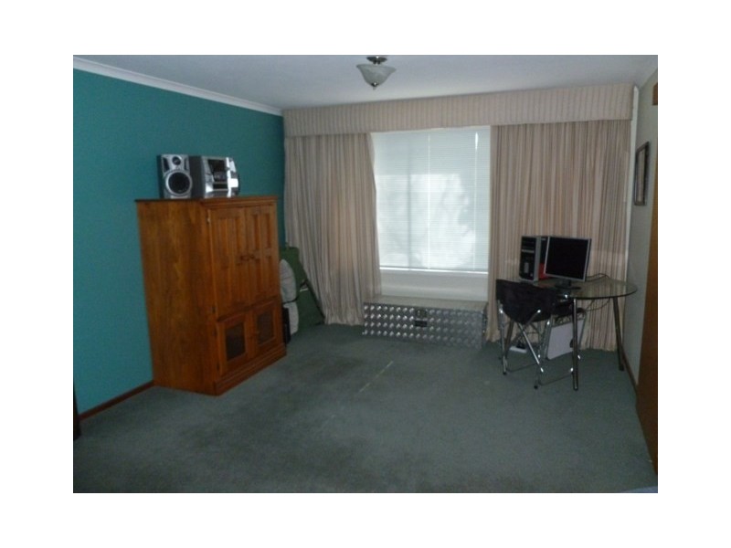 9 Beare Street, Clare SA 5453