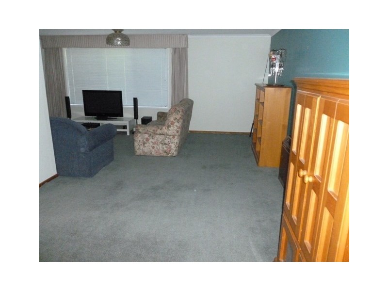 9 Beare Street, Clare SA 5453