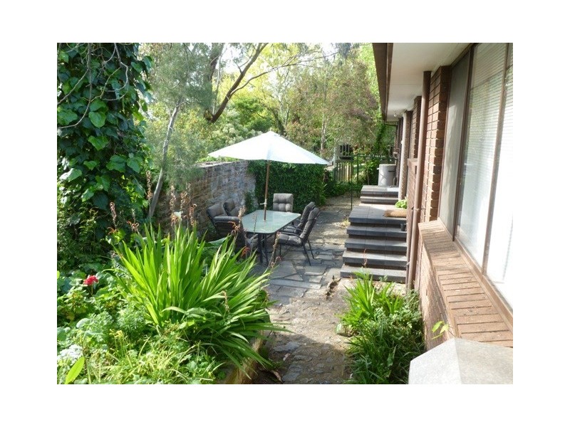 9 Beare Street, Clare SA 5453