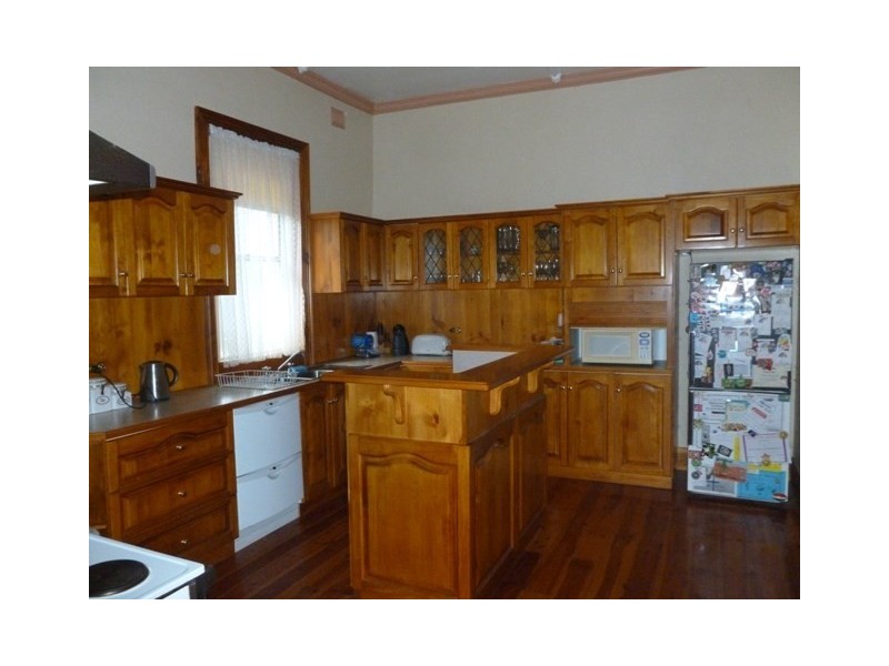 32 Jonathan Street, Clare SA 5453