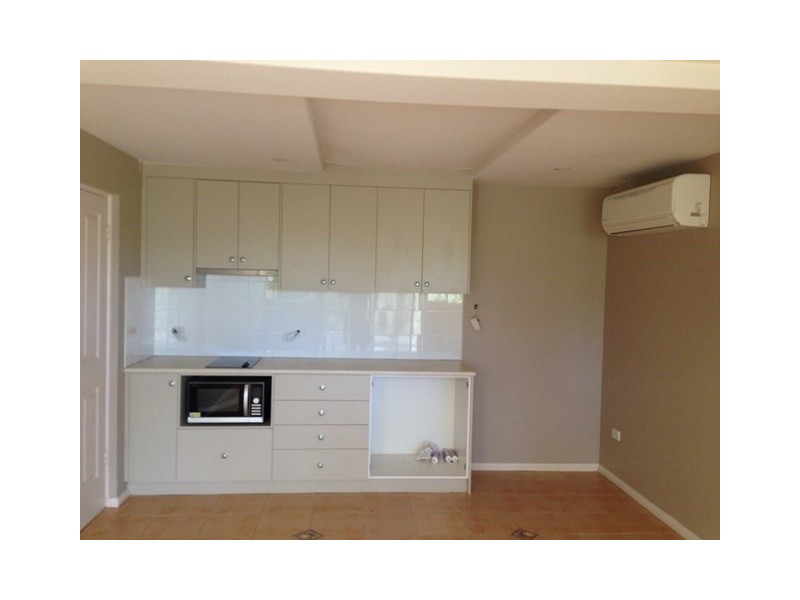 118 White Hut Road, Clare SA 5453