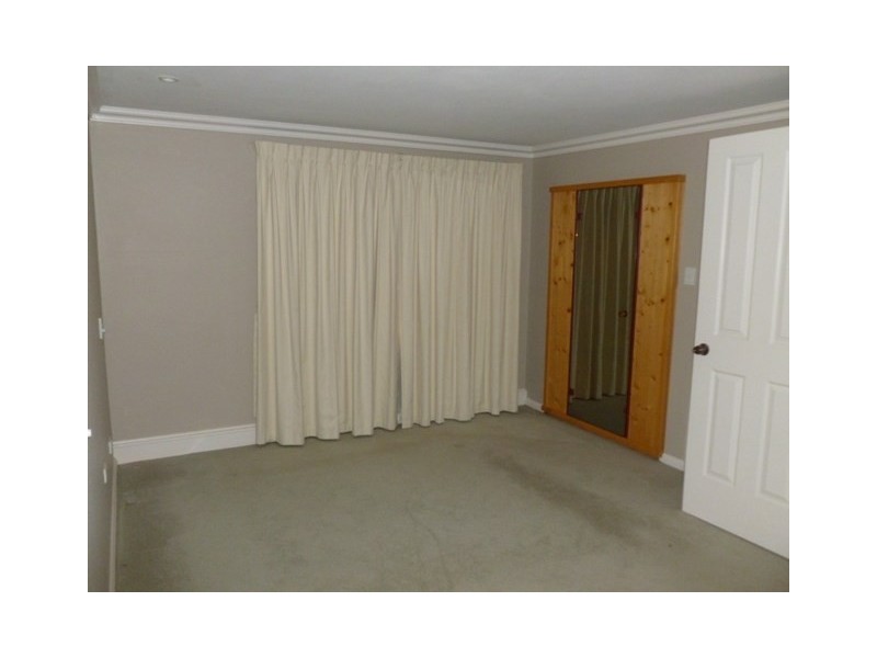 118 White Hut Road, Clare SA 5453