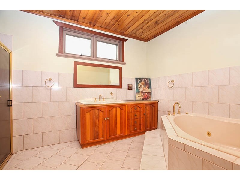 2 Jessie Street, Clare SA 5453