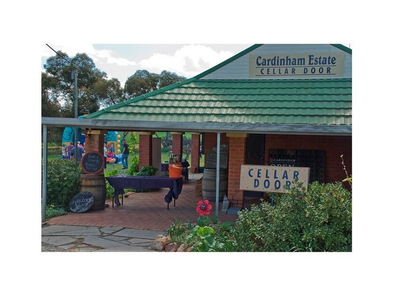 EMERALD Horrocks Highway, Clare SA 5453