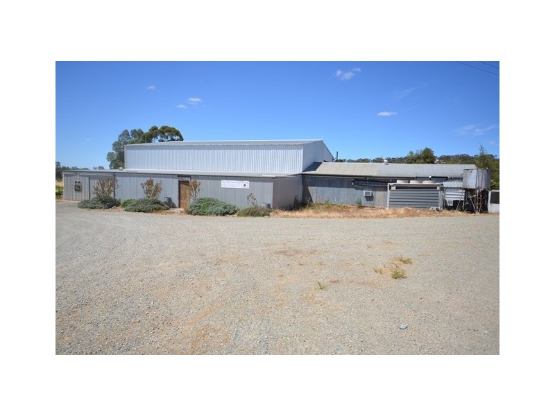 EMERALD Horrocks Highway, Clare SA 5453