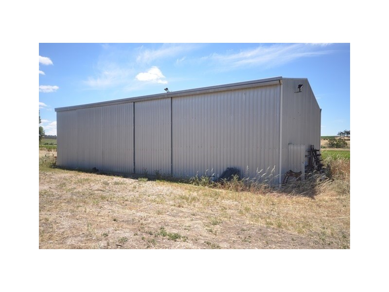 EMERALD Horrocks Highway, Clare SA 5453