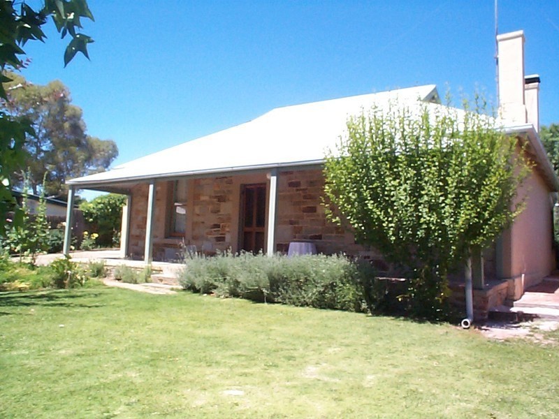 32 Albert Street, Clare SA 5453