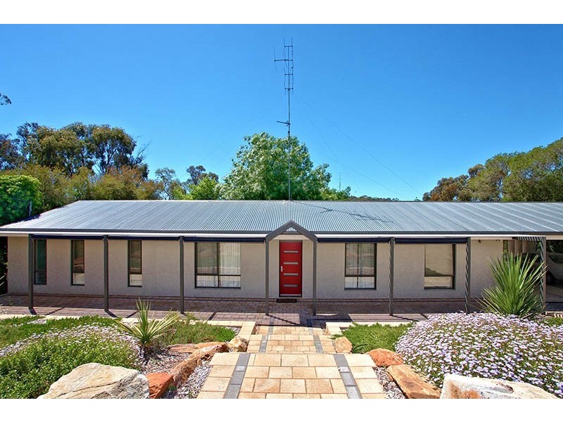 7 Beare Street, Clare SA 5453