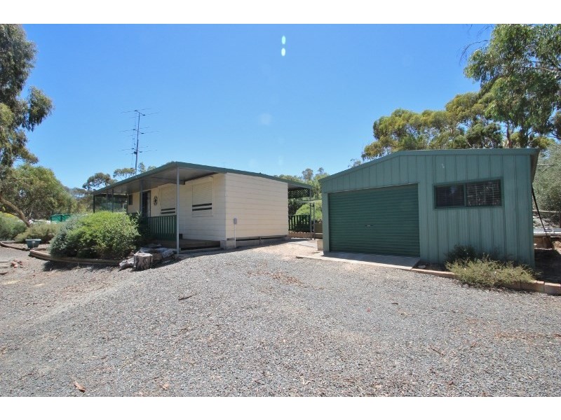 8 Adelaide North Road, Watervale SA 5452