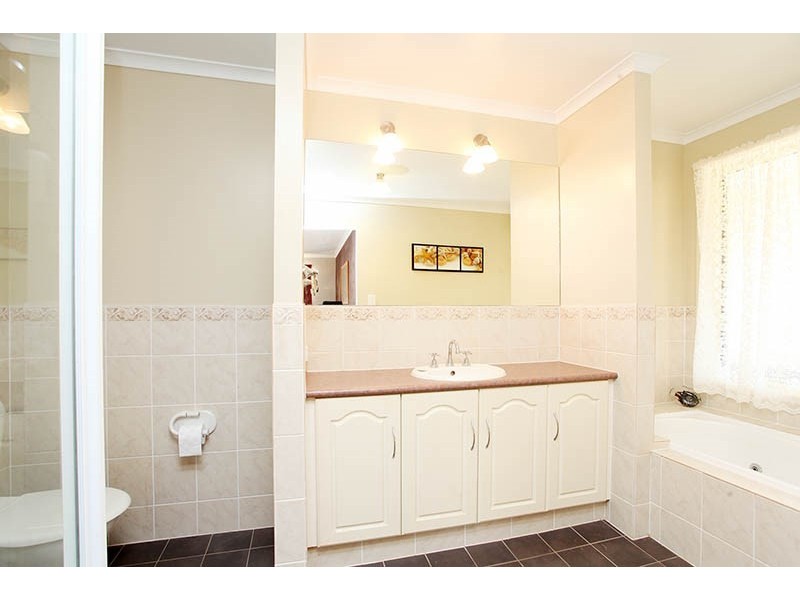 14 Hayward Street, Clare SA 5453