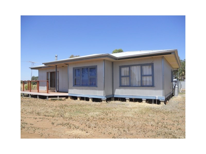 18 Goward Road, Owen SA 5460