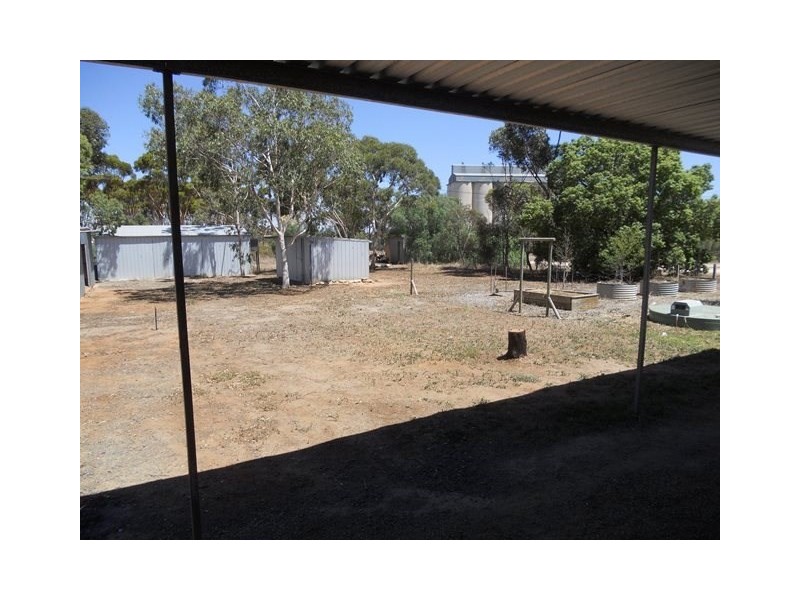 18 Goward Road, Owen SA 5460