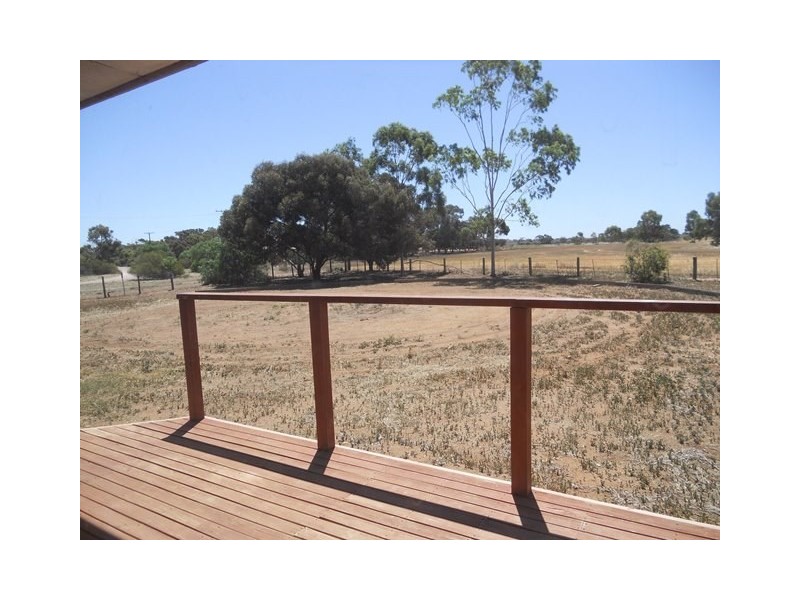 18 Goward Road, Owen SA 5460