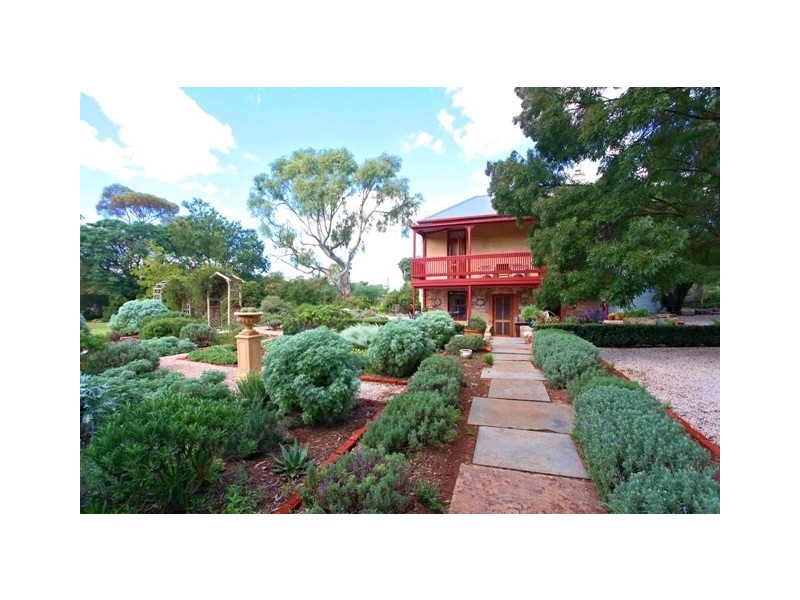 8 Copper House Street, Burra SA 5417