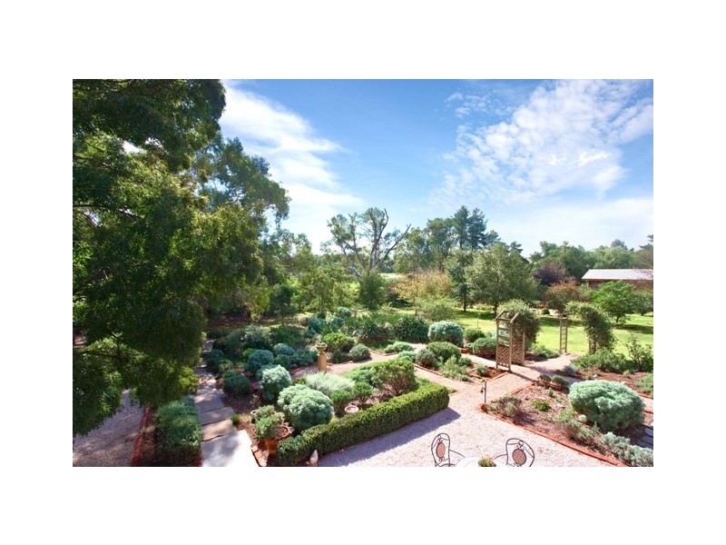 8 Copper House Street, Burra SA 5417