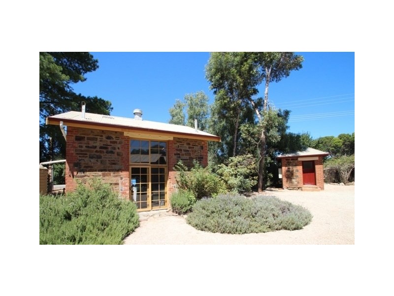 8 Copper House Street, Burra SA 5417