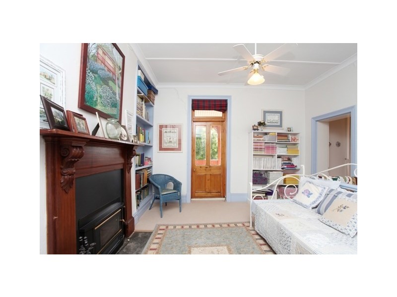 8 Copper House Street, Burra SA 5417