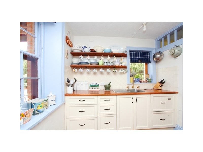 8 Copper House Street, Burra SA 5417