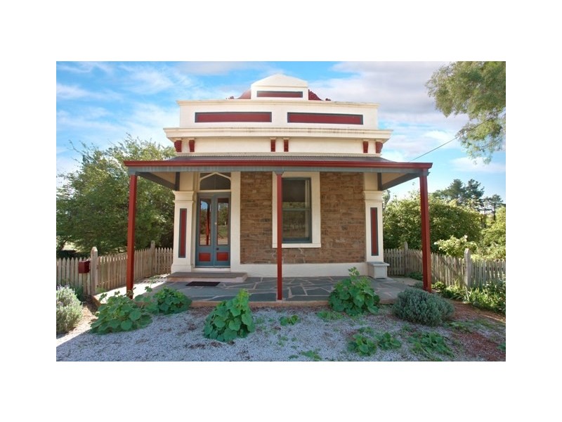 8 Copper House Street, Burra SA 5417