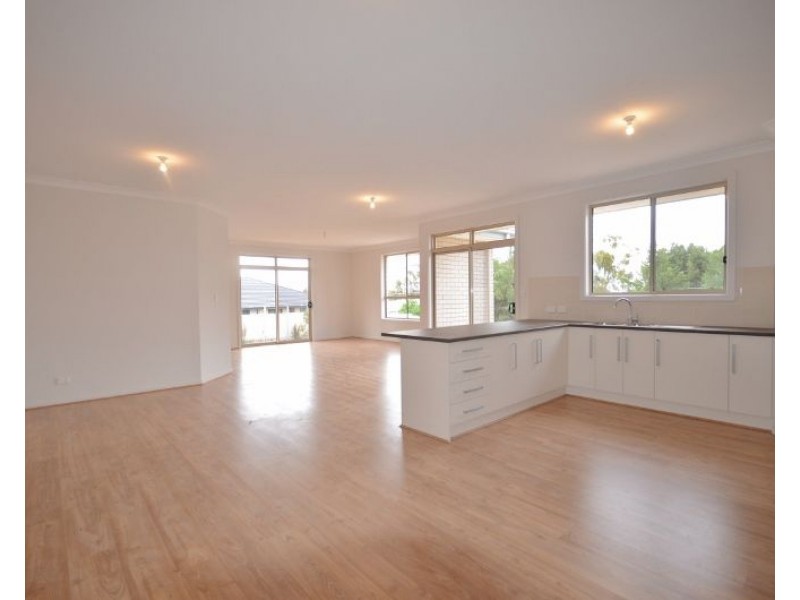 35 Heath Drive, Clare SA 5453